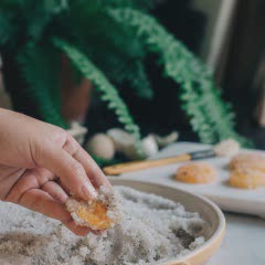Cách làm Trứng muối vị thảo mộc
