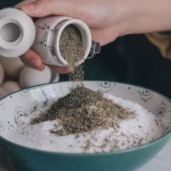 Cách làm Trứng muối vị thảo mộc
