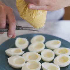 Cách làm Trứng nghiền trộn sốt Mayonnaise
