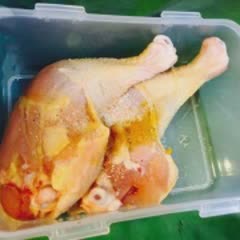 Cách làm đùi gà hấp lá sen