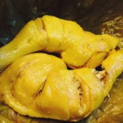 Cách làm đùi gà hấp lá sen
