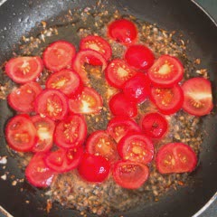 Cách làm đùi gà rim sốt cà chua