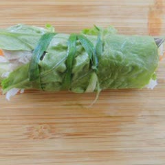 Cách làm xà lách cuộn thịt luộc
