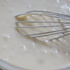 Cách làm xúc xích cuộn phô mai chiên giòn