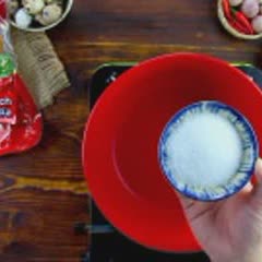Cách làm Xúc xích vườn bia kho trứng cút