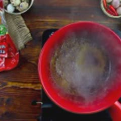Cách làm Xúc xích vườn bia kho trứng cút