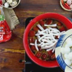 Cách làm Xúc xích vườn bia kho trứng cút