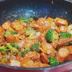 Cách làm xúc xích xào rau củ