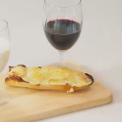 Cách Làm Bánh Mì Pizza Sốt Bò Thơm Ngon Đơn Giản