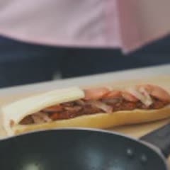 Cách Làm Bánh Mì Pizza Sốt Bò Thơm Ngon Đơn Giản