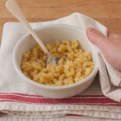 Cách làm Macaroni and Cheese - Nui nấu phô mai bằng lò vi sóng