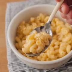 Cách làm Macaroni and Cheese - Nui nấu phô mai bằng lò vi sóng