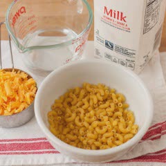 Cách làm Macaroni and Cheese - Nui nấu phô mai bằng lò vi sóng