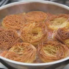 Cách làm Mì chiên giòn sốt cà chua