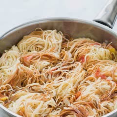 Cách làm Mì chiên giòn sốt cà chua