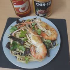 Cách làm Mì Spaghetti Xào Nấm Tôm Càng Xanh mới lạ 