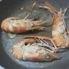 Cách làm Mì Spaghetti Xào Nấm Tôm Càng Xanh mới lạ 