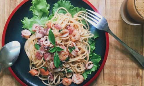 Cách làm mì spaghetti xúc xích hải sản