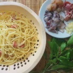 Cách làm mì spaghetti xúc xích hải sản