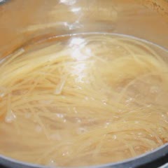 Cách làm mì Ý sốt thịt bò bí đỏ