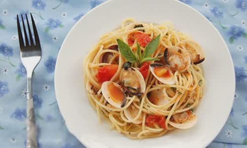 Cách làm mì Ý xào nghêu sốt bơ chanh