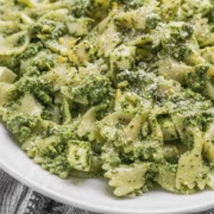 Cách làm nui nơ sốt pesto cải xoăn