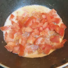 Cách làm Nui xoắn tôm sốt kem cà chua