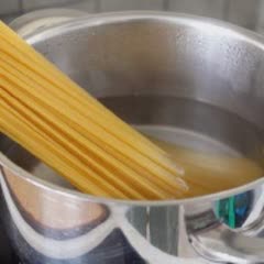 Cách làm Pasta Alfredo thơm ngon chuẩn vị Ý cho gia đình
