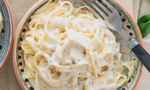 Cách làm Pasta Alfredo thơm ngon chuẩn vị Ý cho gia đình