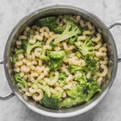 pasta-bong-cai-bo-pho-mai-7KCQgsgoRiGj3ZRrCQNi