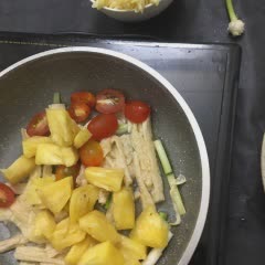 pasta-khom-xao-chua-ngot-qlgdIMPdJaubWeqLaWga