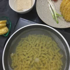 pasta-khom-xao-chua-ngot-qlgdIMPdJaubWeqLaWga