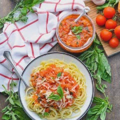 Cách làm Sốt cà chua húng quế cho Pasta