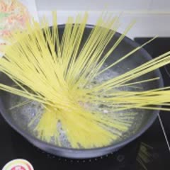 Cách làm Spaghetti Tôm Sốt Cà Chua nước cốt dừa, béo ngon