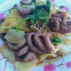 Cách Làm Bạch Tuộc Xào Ngon Cho Bữa Cơm Gia Đình