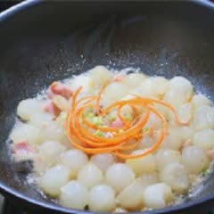 Cách làm Bí Đao Xào Xúc Xích tôm khô cho bữa cơm gia đình