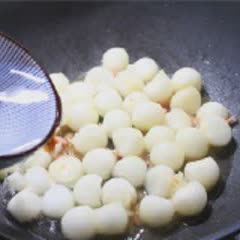 Cách làm Bí Đao Xào Xúc Xích tôm khô cho bữa cơm gia đình