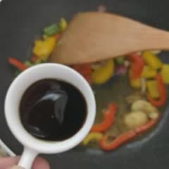 Cách làm Bò Xào Ớt Chuông Nấm Mỡ thơm ngon, cho bữa cơm