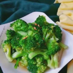 Cách làm bông cải xanh xào tỏi ăn kiêng