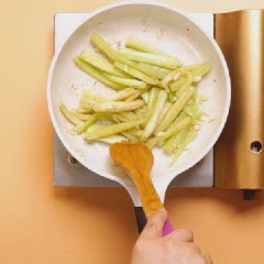 Cách làm Cà Tím Xào Ớt Chuông thơm ngon cho bữa cơm nhà 