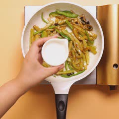 Cách làm Cà Tím Xào Ớt Chuông thơm ngon cho bữa cơm nhà 