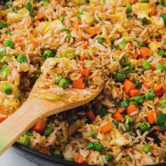 Cách làm Cơm Chiên Tôm Rau Củ thơm ngon, đơn giản 