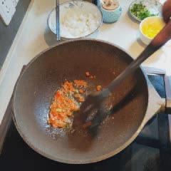 Cách làm Cơm Chiên Trứng thơm ngon, siêu đơn giản tại nhà 