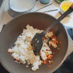 Cách làm Cơm Chiên Trứng thơm ngon, siêu đơn giản tại nhà 