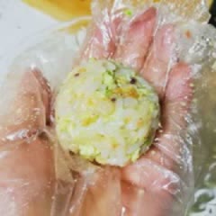 Cách làm Cơm Viên Phô Mai độc đáo, siêu thơm ngon 