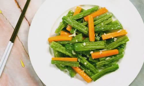 Cách làm Khổ Qua Xào Tỏi cà rốt giòn mềm ăn kiêng ngày Tết