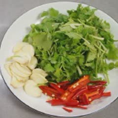 Cách làm Lòng Gà Xào Ngò Rí lạ miệng mà ngon ngất ngây 