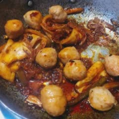 Cách Làm Mì Cay Xào Kim Chi Bò Viên Chuẩn Ngon