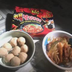 Cách Làm Mì Cay Xào Kim Chi Bò Viên Chuẩn Ngon