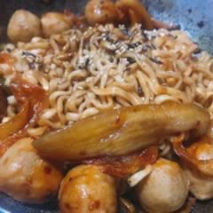 Cách Làm Mì Cay Xào Kim Chi Bò Viên Chuẩn Ngon